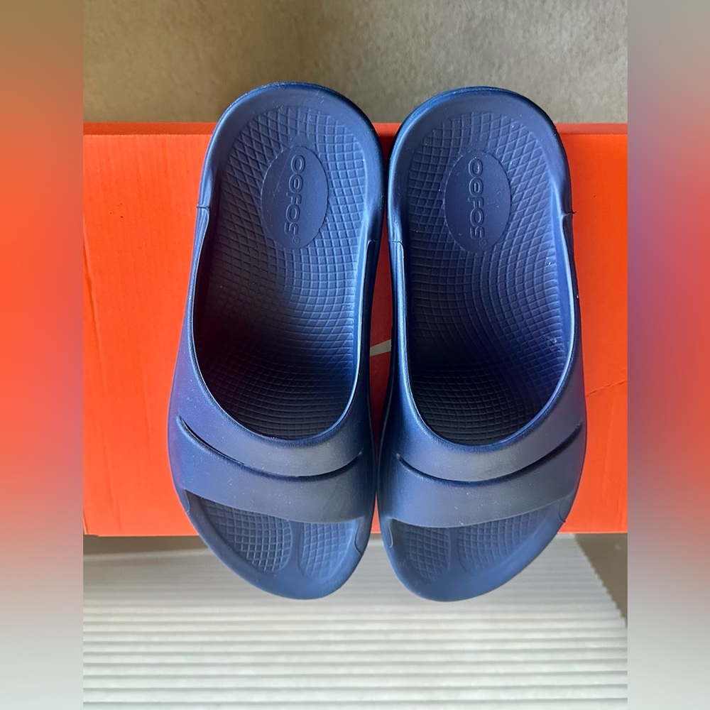 OOFOS Navy Comfort Unisex Slides - Picture 7 of 9